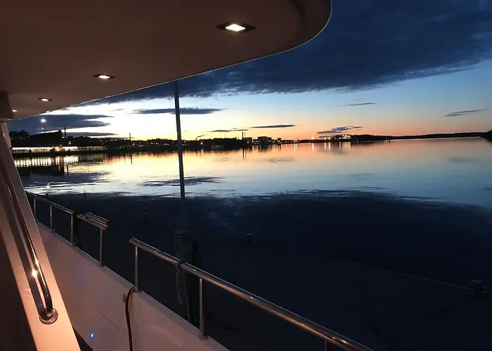 1-3 Bed Cabin On A Luxurious Yacht Ville de Ville de Stockholm acceptant les animaux